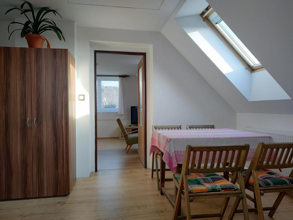 דירות Dobruška Apartman V Podkrovi מראה חיצוני תמונה